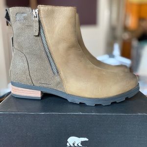 SOREL EMELIE ZIP BOOTIE NWT